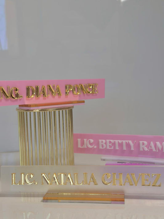 PORTA NOMBRE DE ACRILICO